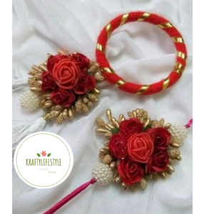 Red flower rakhi set